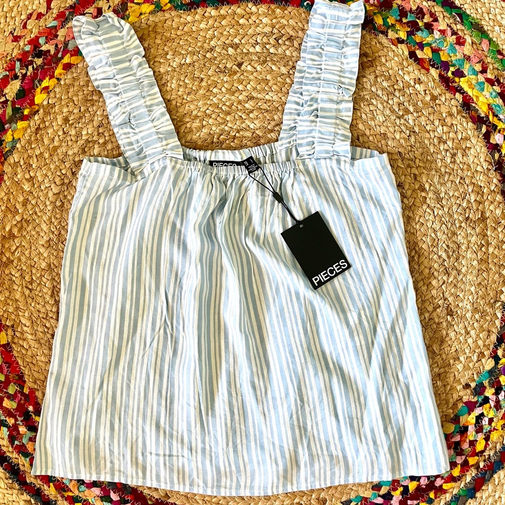 Pieces sleeveless blouse top. Sz L